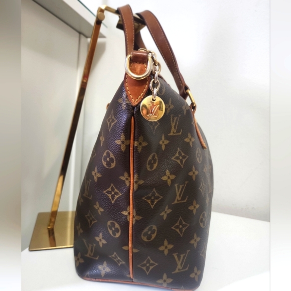 Louis Vuitton Monogram Palermo PM Handbag - Picture 4 of 16